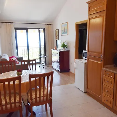 Delfina Podgora (Split-Dalmatia)