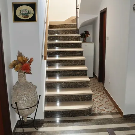 Delfina Apartment *